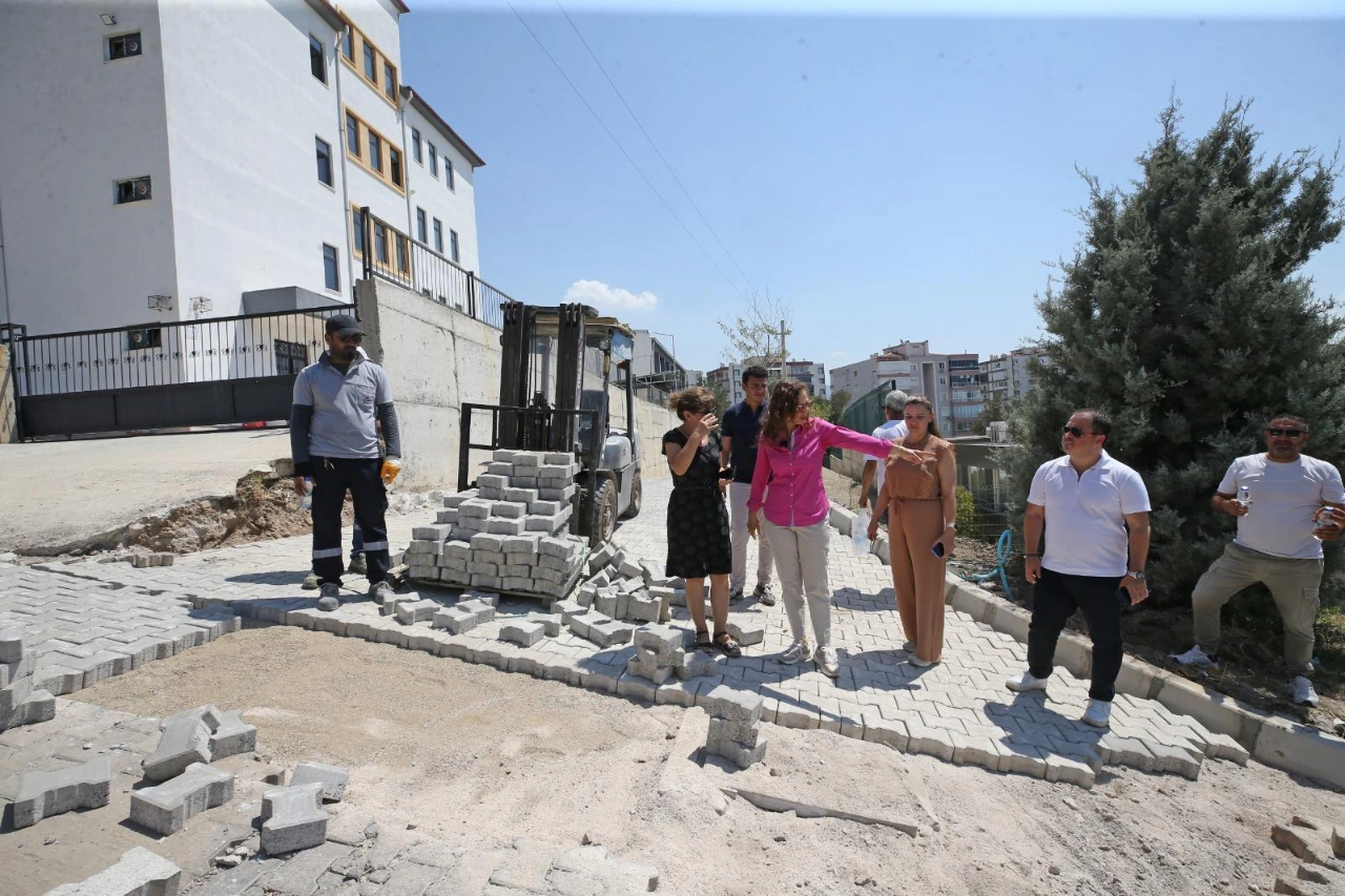 Karsiyakada Yol Bakim Seferberligi Suruyor Yenibakishaber
