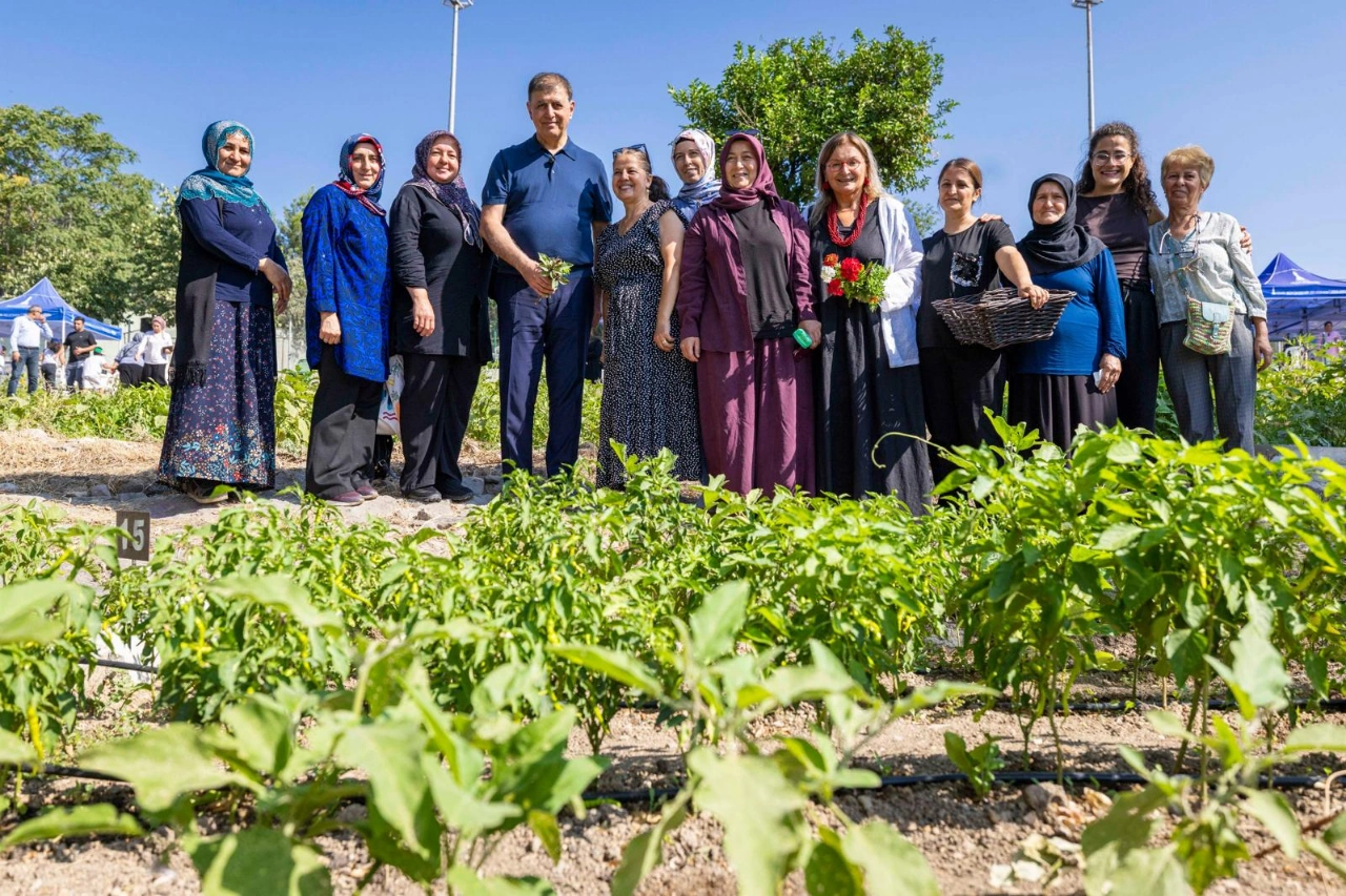 Mahalle Bostanlari Buyuyor Yeni Bostan Bucaya Geliyor Yenibakishaber (2)
