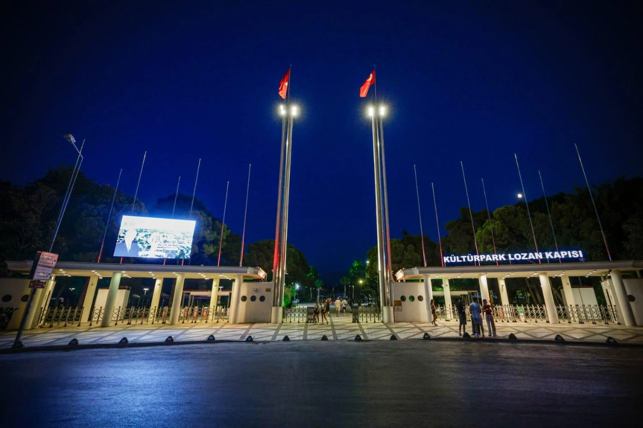 Piristinanin Izmir Vizyonu Artik Led Ekranda Yenibakishaber
