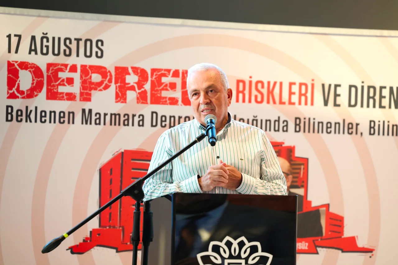 Prof Dr Okan Tuysuz O Ili Uyardi Faylar Binalarin Arasindan Geciyor (1)