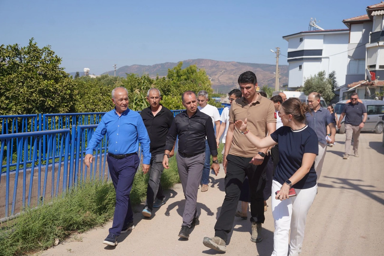 Seferihisarda Altyapi Mesaisi Izsu Heyeti Sahada Yenibakishaber (2)