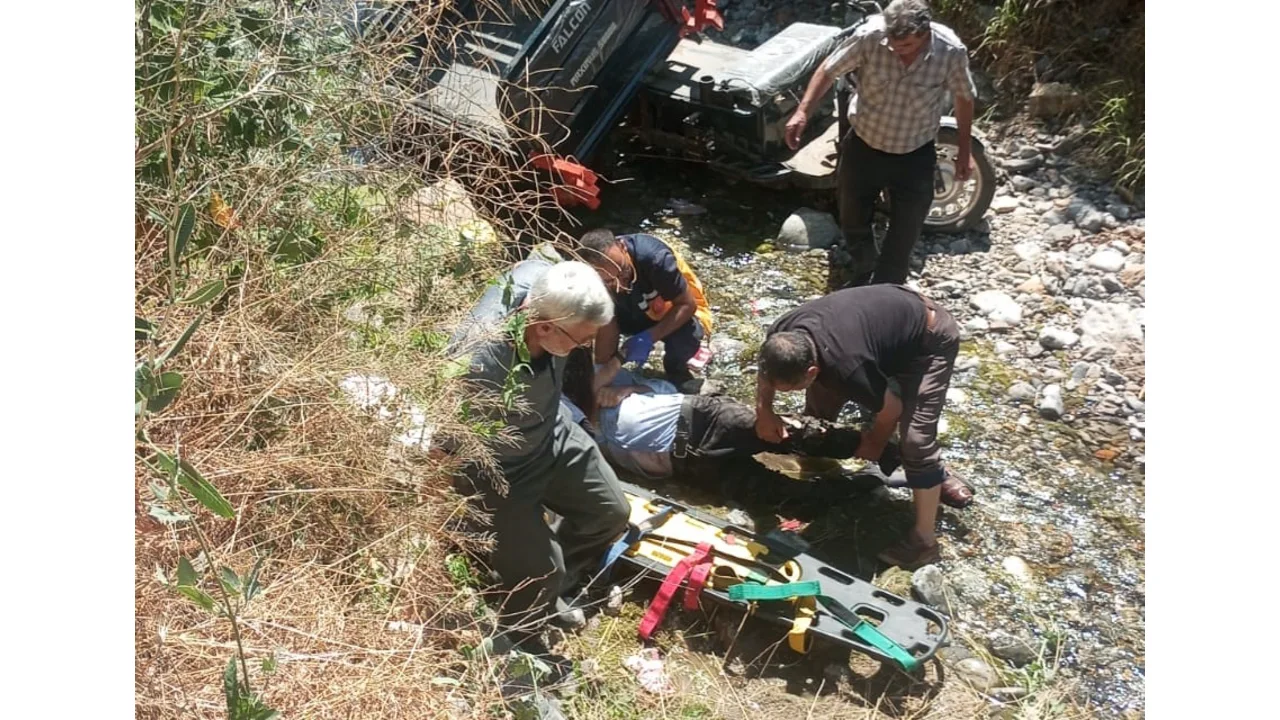 Uc Tekerlekli Motosiklet Dereye Devrildi Dede Oldu 2 Torunu Yaralandi Yenibakishaber