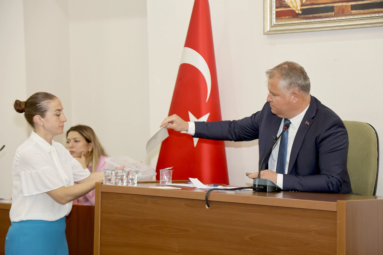 Urlada Istifalar Sonrasi Ilk Meclis Balkandan Onemli Mesajlar Yenibakishaber