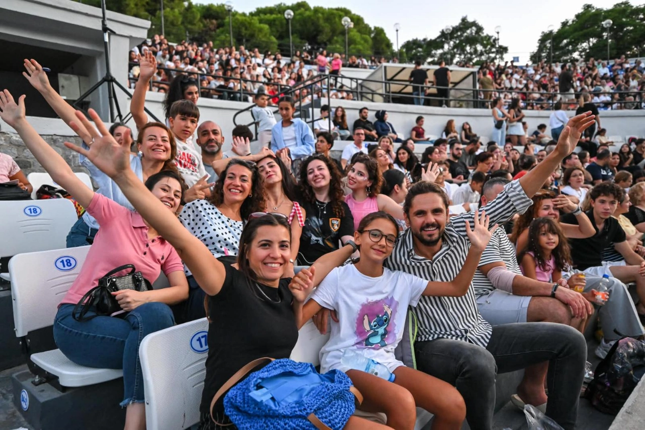9 Eylul Coskusu Izmir Fuarinda Taclandi Yenibakishaber