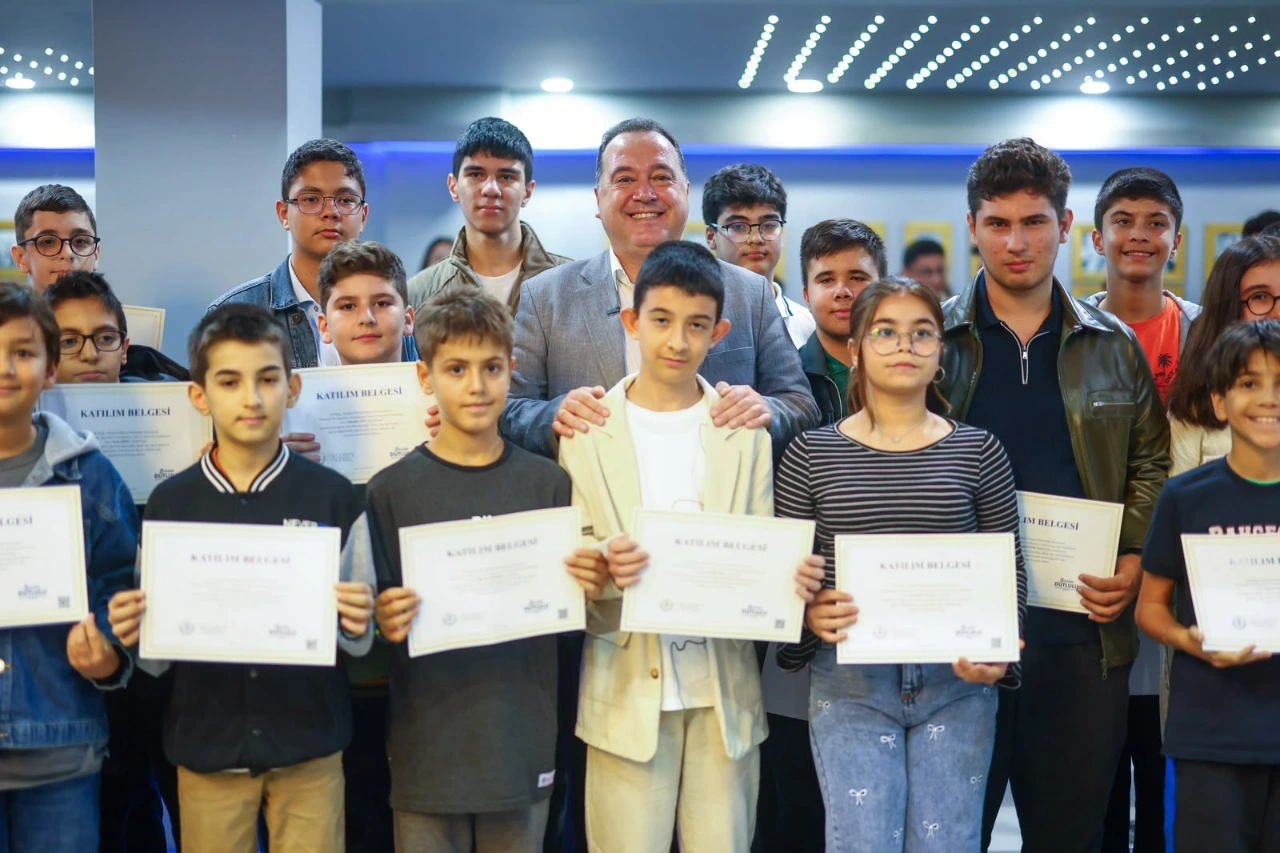 Akademi Manisa Meyvelerini Veriyor 126 Cocuk Ve Genc Dijital Egitim Aldi Yenibakishaber (2)