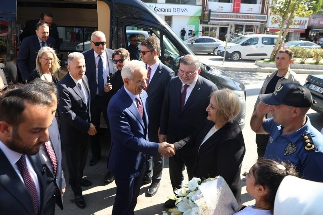 Bakan Uraloglu Duyurdu Menderes Gumuldur Karayolu Ihaleye Cikacak Yenibakishaber (3)