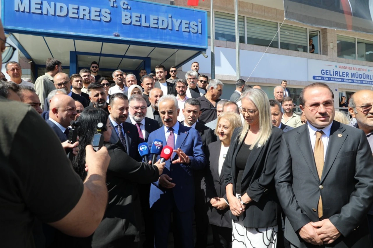 Bakan Uraloğlu duyurdu: Menderes-Gümüldür Karayolu ihaleye çıkacak