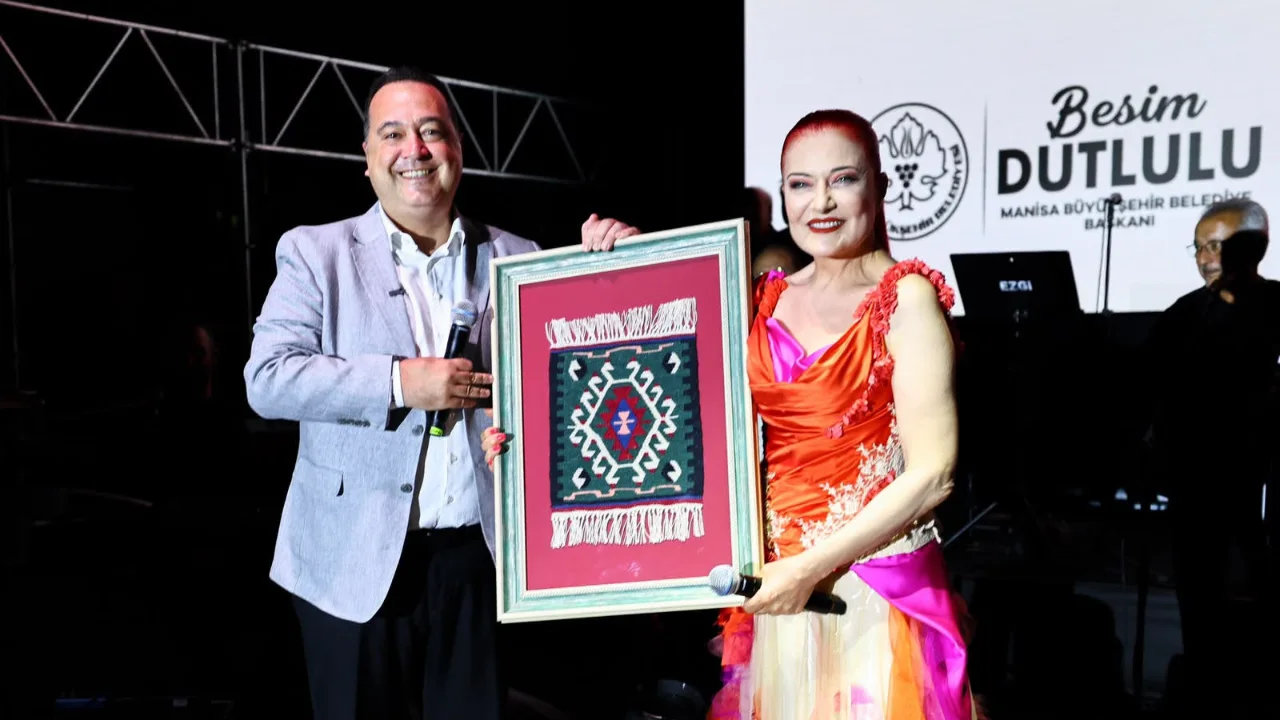 Balkanlardan Anadolu Ya Kultur Senligi Nde Candan Ercetin Coskusu 3 Yenibakishaber
