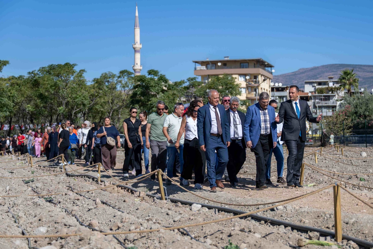Bornovada Iki Yeni Kent Bostani Uretime Acildi Yenibakishaber (3)