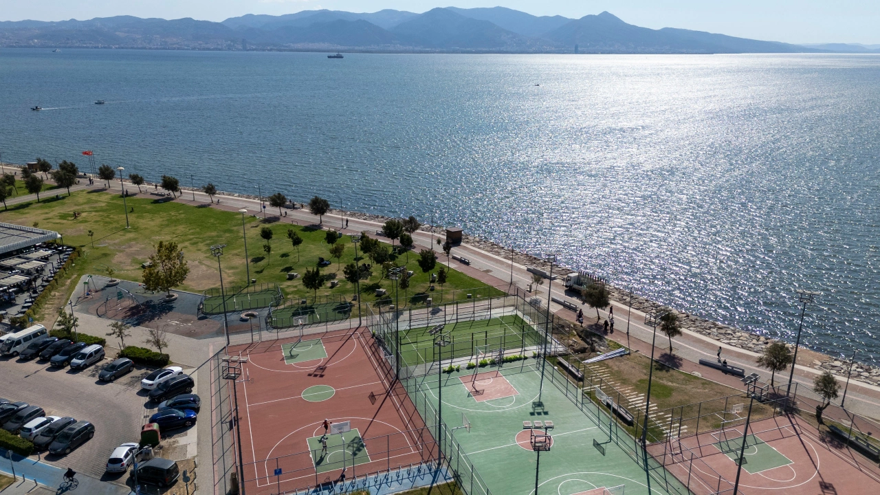 Bostanlida Iki Yeni Padel Kortu Icin Geri Sayim Yenibakishaber (2)