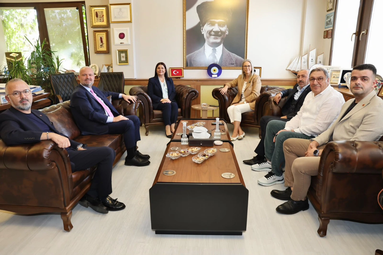 Cankiridan Ak Partiye Gecen Baskan Ficiya Hayirli Olsun Ziyareti Yenibakishaber