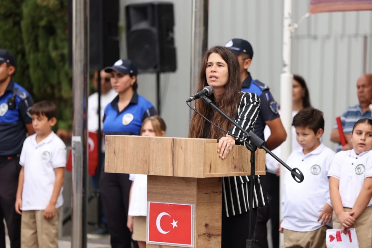 Cesme Kurtulusunun 104 Yilini Gururla Kutladi Yenibakishaber (1)