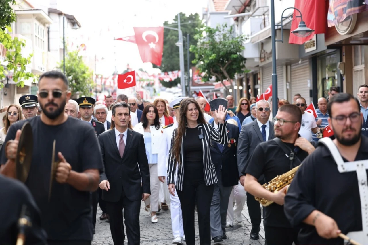 Cesme Kurtulusunun 104 Yilini Gururla Kutladi Yenibakishaber (2)