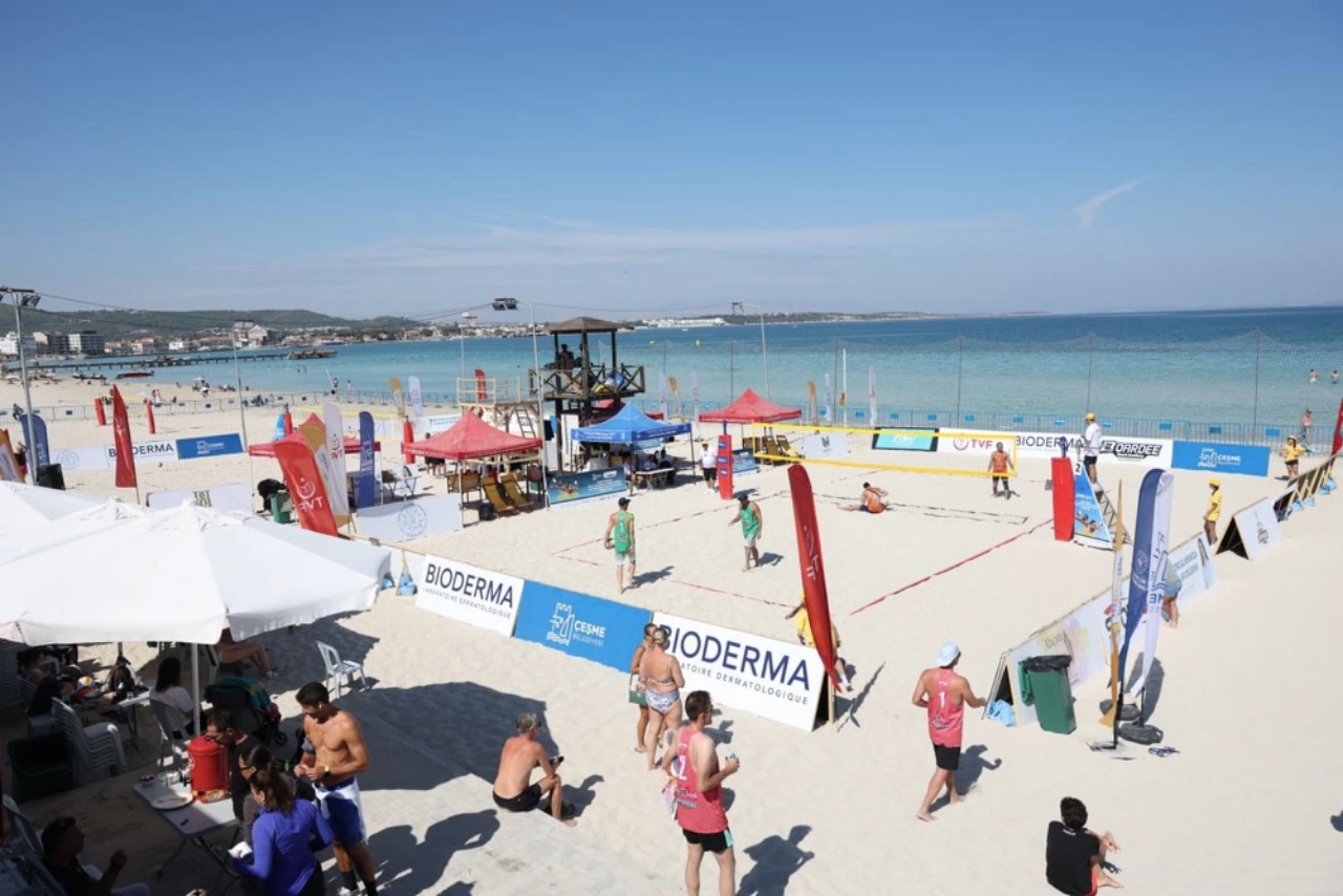 Cesmede Uluslararasi Plaj Voleybolu Heyecani Yenibakishaber (1)