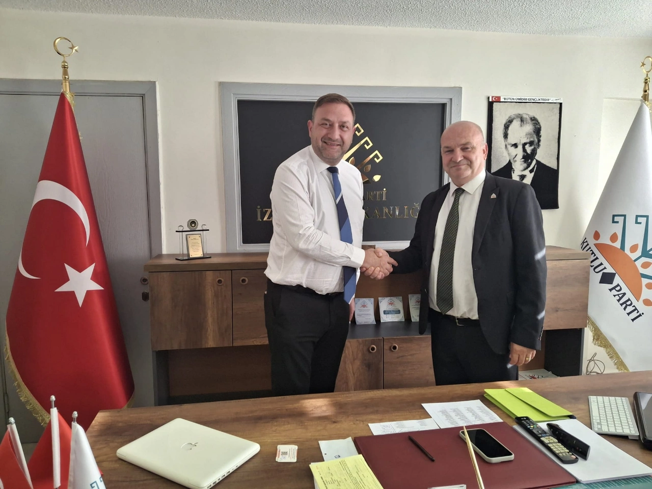 CHP İzmir'den siyasi partilere 'ortak akıl ve uzlaşı' ziyareti