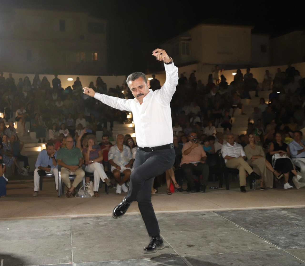 Dikili Ile Midilli Baris Icin El Ele Verdi Yenibakishaber