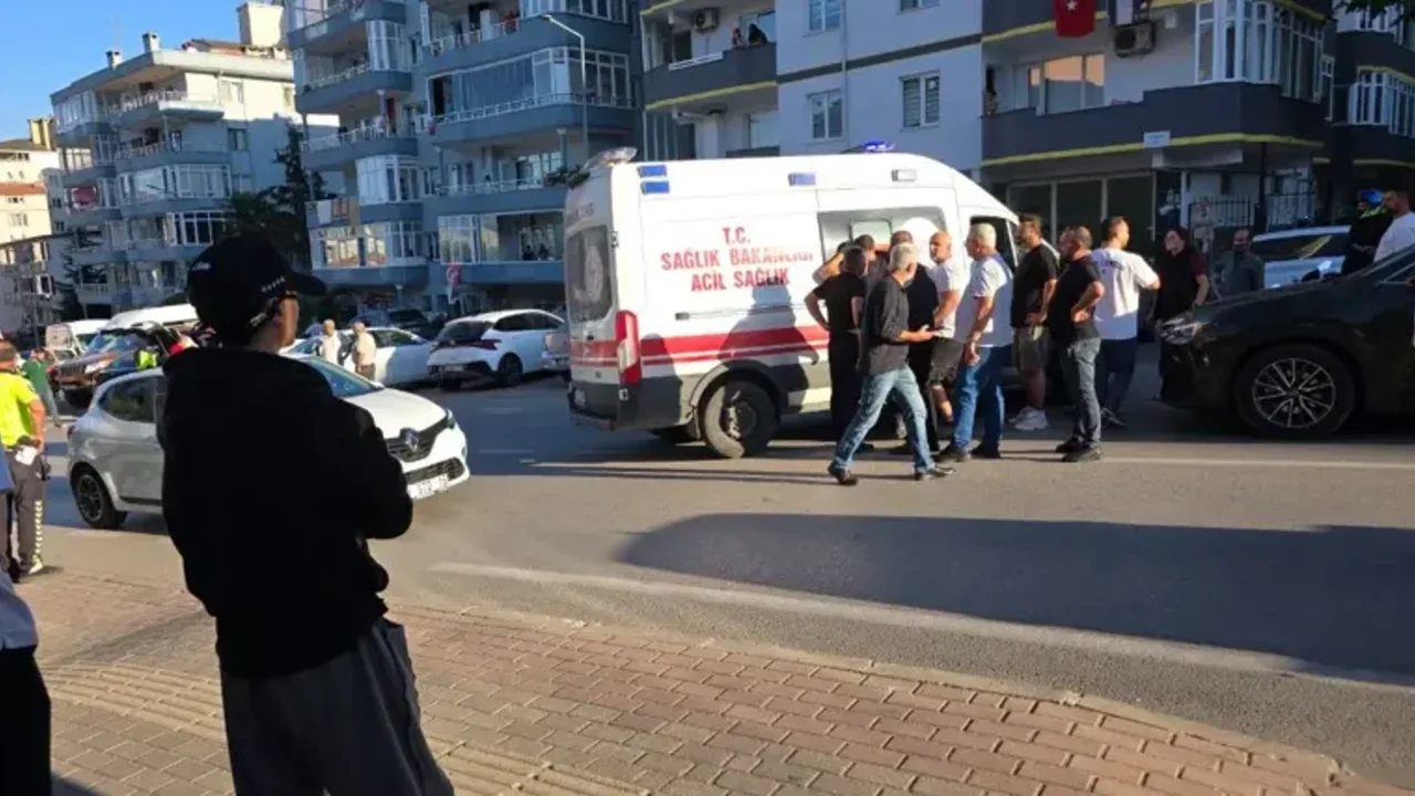 Seyir halindeyken kalp krizi geçirdi, otomobille çarpıştı: 1 ölü