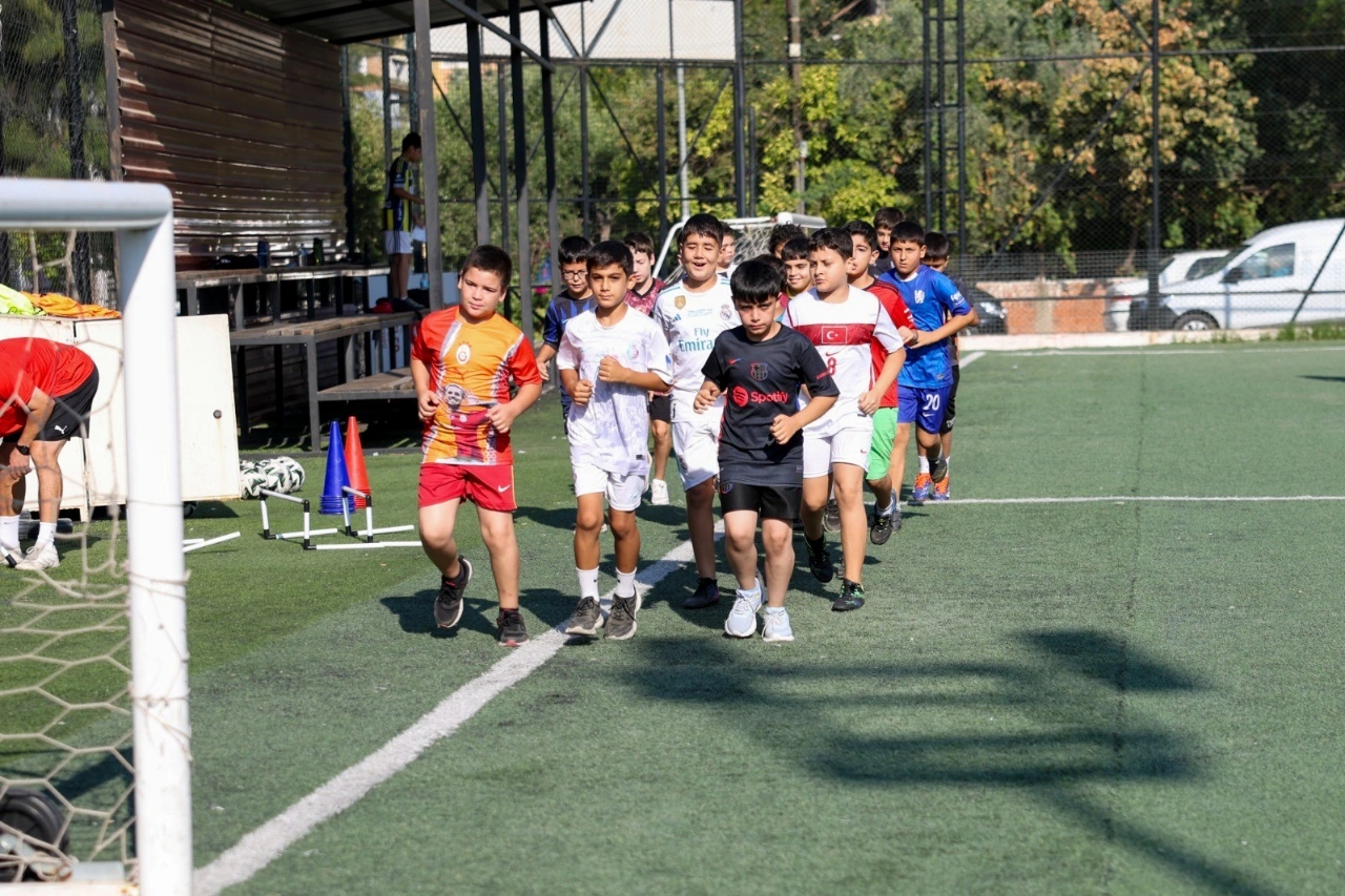 Efeler Belediyesi Gelecegin Futbolcularini Yetistirecek Yenibakishaber