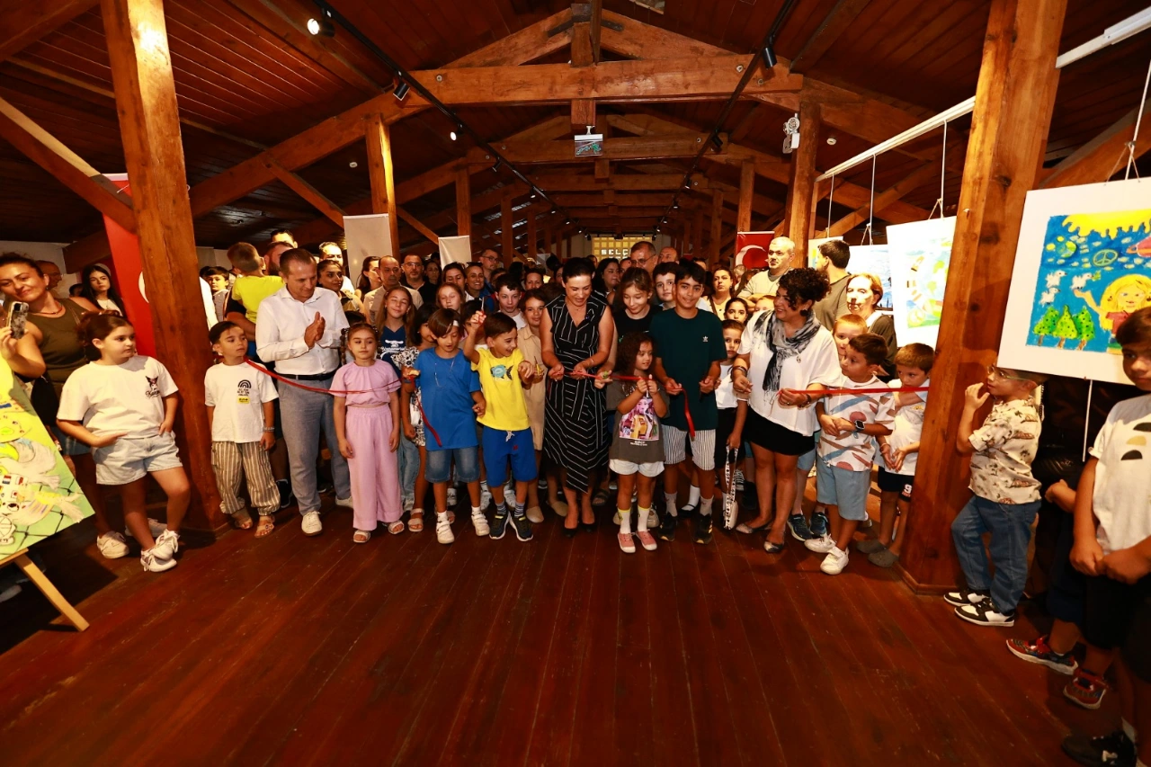 Efes Selcuklu Cocuklardan Barisa Renkli Mesaj Yenibakishaber (1)