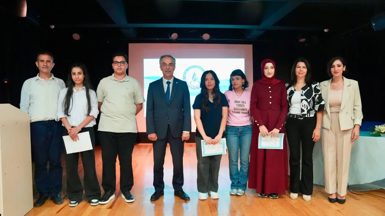 Ege Universitesinde Yeni Ogrencilerin Oryantasyon Sureci Tamamlandi 2 Yenibakishaber