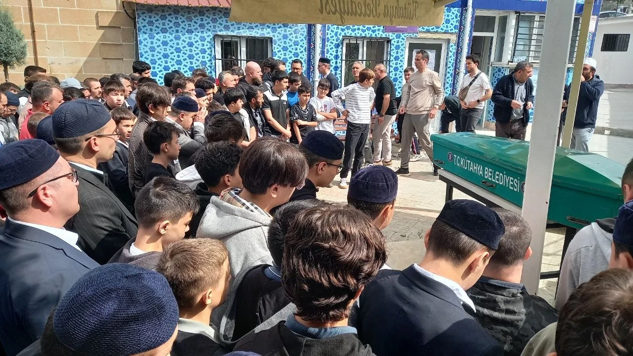 14 yaşındaki çocuğun kullandığı elektrikli bisiklete işçi servisi çarptı: 1 ölü