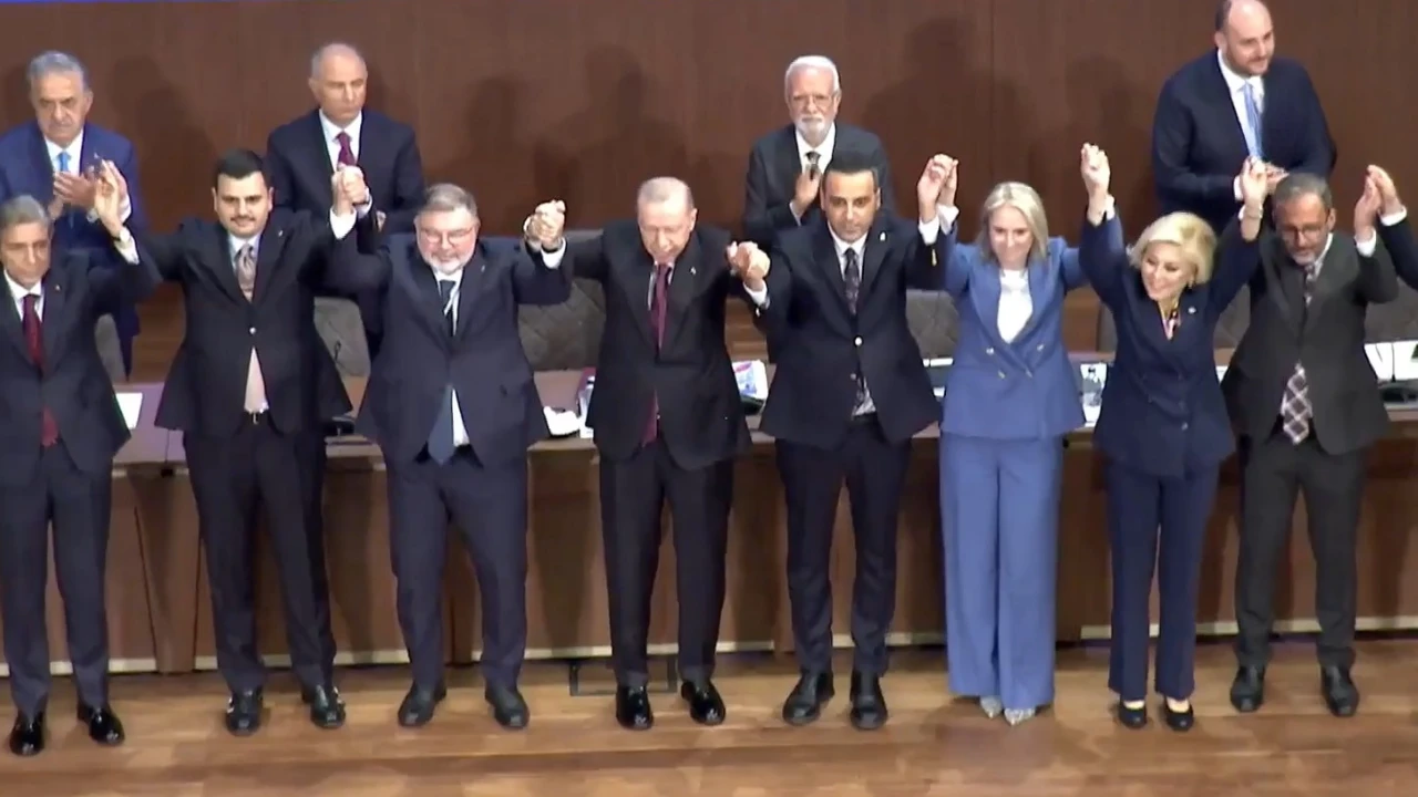 Erdoğan Rozet Çi̇ğli̇