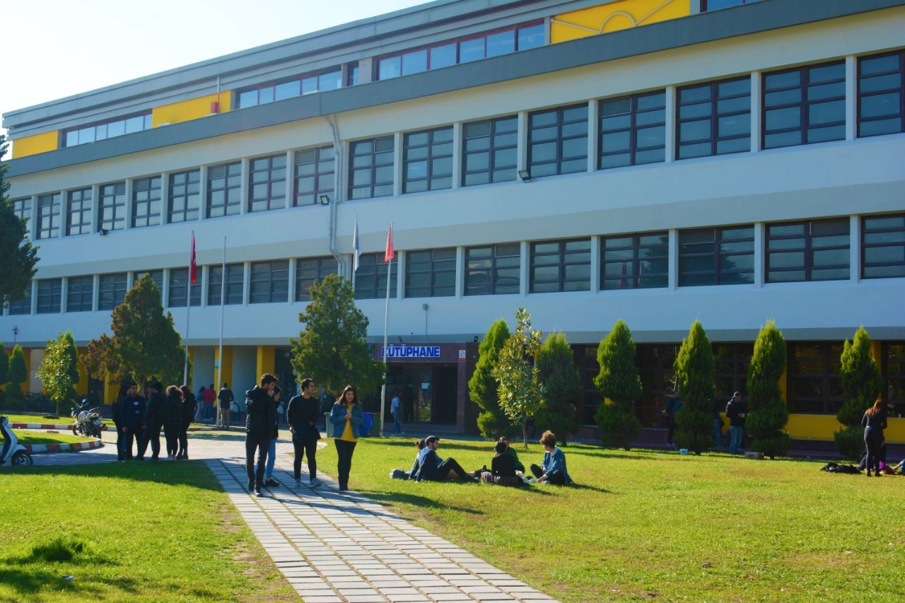 Eu Merkez Kutuphanesi Yilda 1 Milyon Kullaniciyi Agirliyor Yenibakishaber (1)
