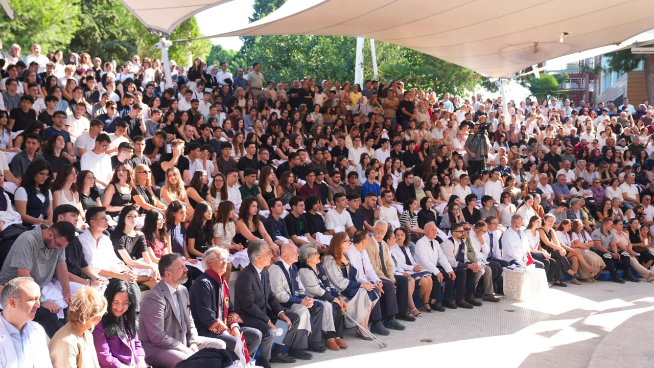 Eutf De Gelecegin Hekimleri Beyaz Onluklerini Giydi 11 Yenibakishaber