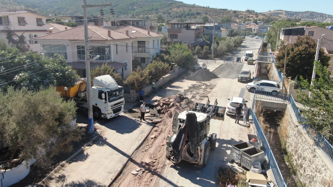 Foca Belediyesi Ve Izbetondan Yol Mesaisi Yenibakishaber (2)