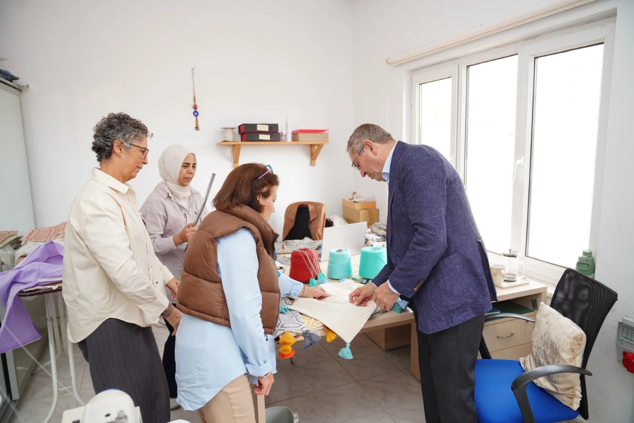 Girit Battaniyesi Kadinlarin Emegiyle Yasatiliyor Yenibakishaber