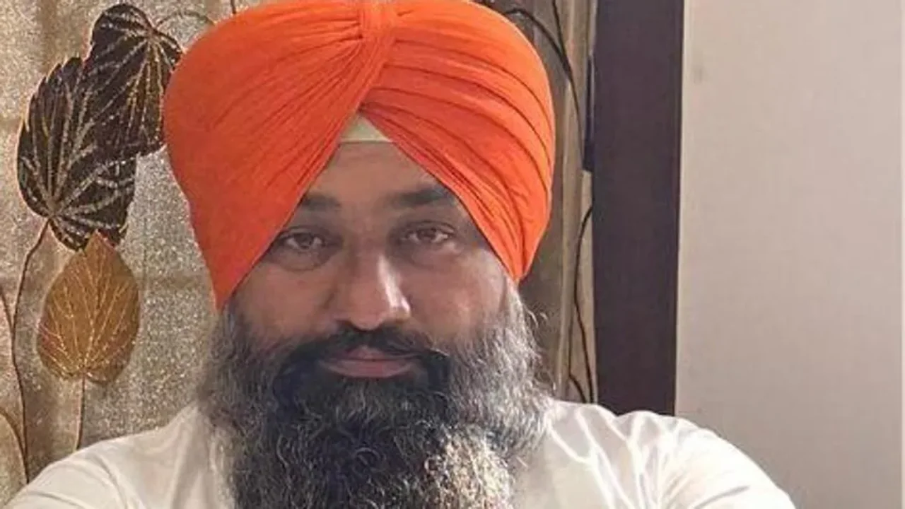 Hindistan’da siyasi isim evinin önünde vurularak öldürüldü