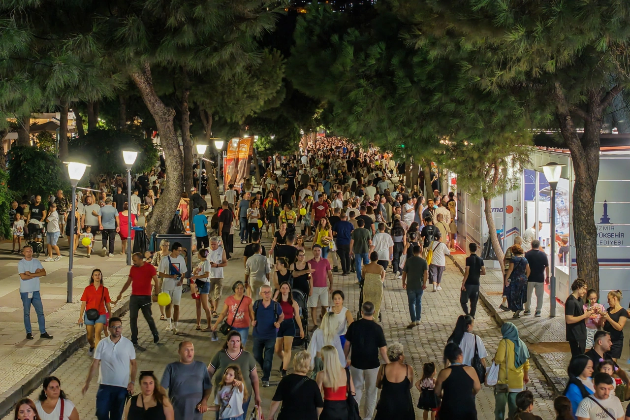 Iefde Muzik Ve Tiyatro Bir Arada Levent Yuksel Ve Salih Bademciye Yogun Ilgi Yenibakishaber