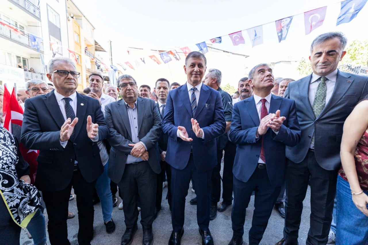 Izmar 25Inci Magazasini Buca Gedizde Acti Yenibakishaber (1)-1