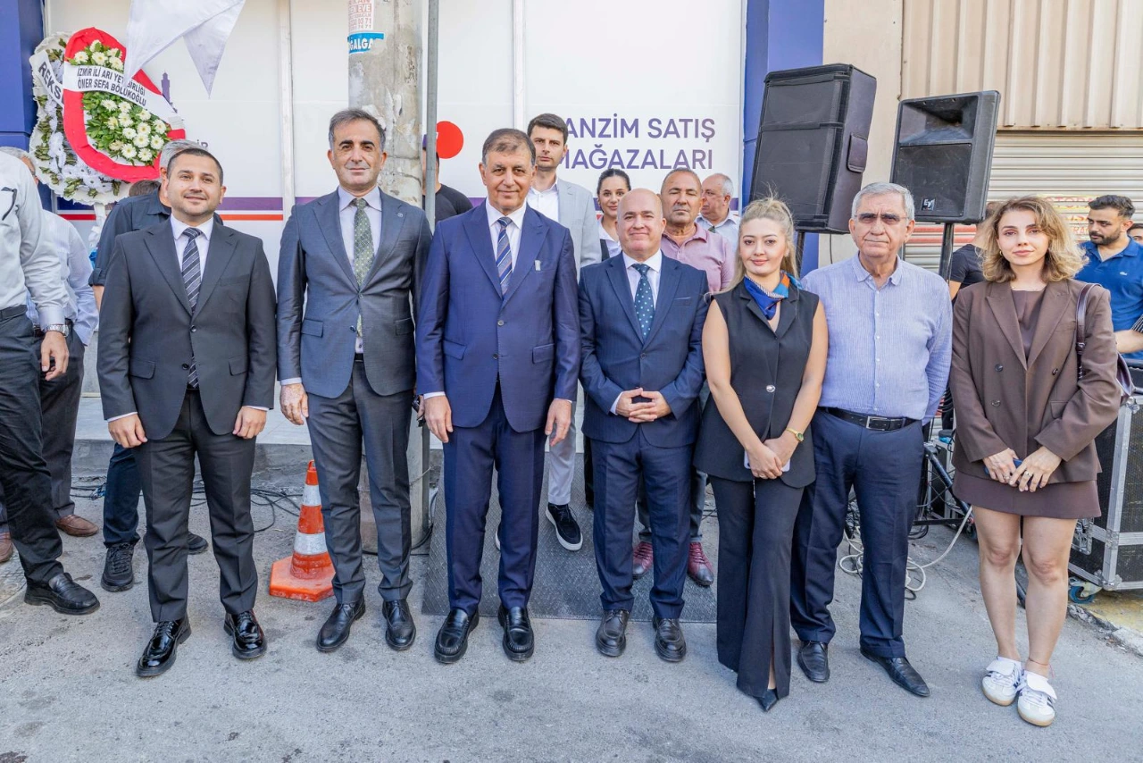 Izmar 25Inci Magazasini Buca Gedizde Acti Yenibakishaber (3)