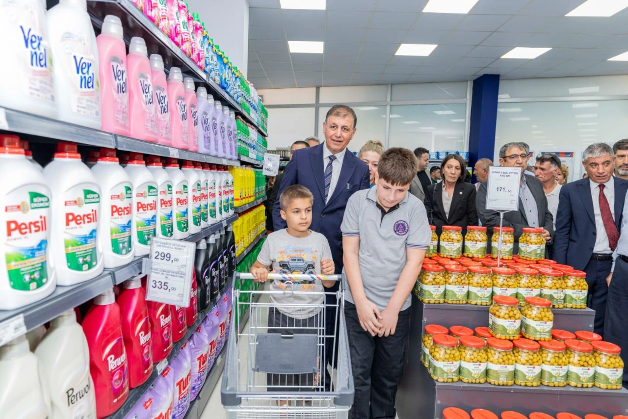 Izmar 25Inci Magazasini Buca Gedizde Acti Yenibakishaber (4)