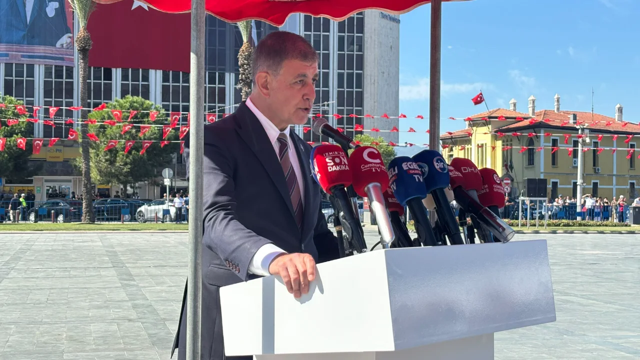 Izmir De 9 Eylul Coskusu Meydanlarda Hissedildi Yenibakishaber (2)