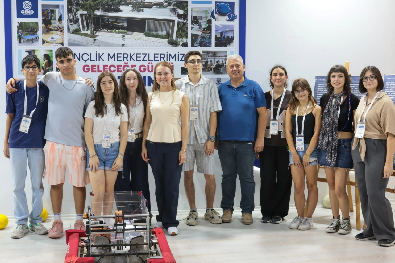 Izmir Fuarinda Konak Standinda Dolu Dolu Program Yenibakishaber (1)