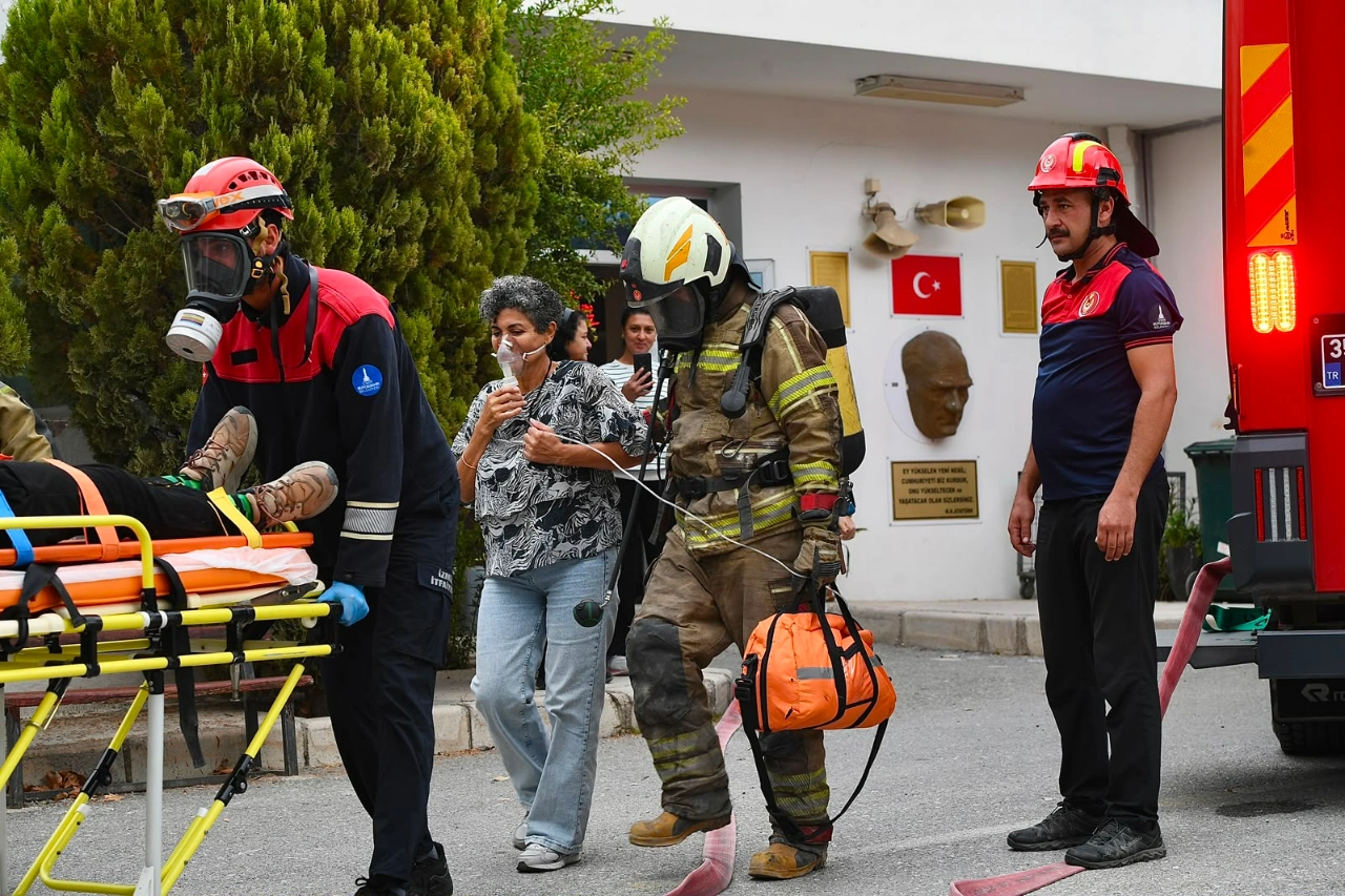 Izmir Itfaiyesi Ogrencileri Acil Durumlara Hazirliyor Yenibakishaber (2)