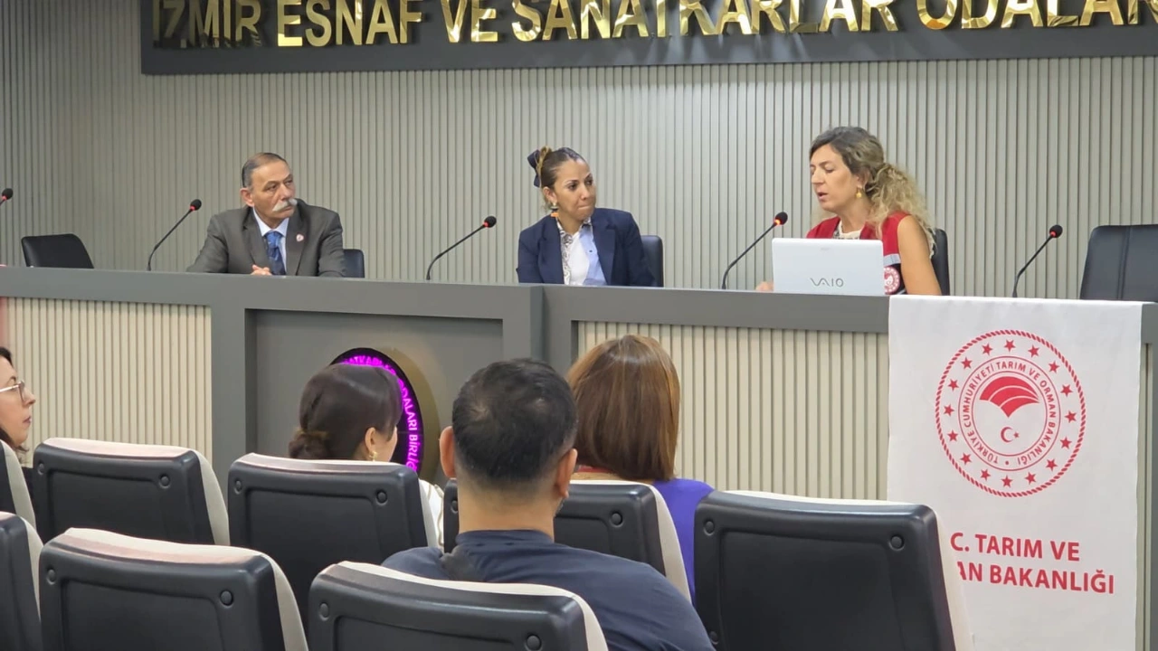 İzmir’de aktar ve baharatçılara takviye edici gıda eğitimi