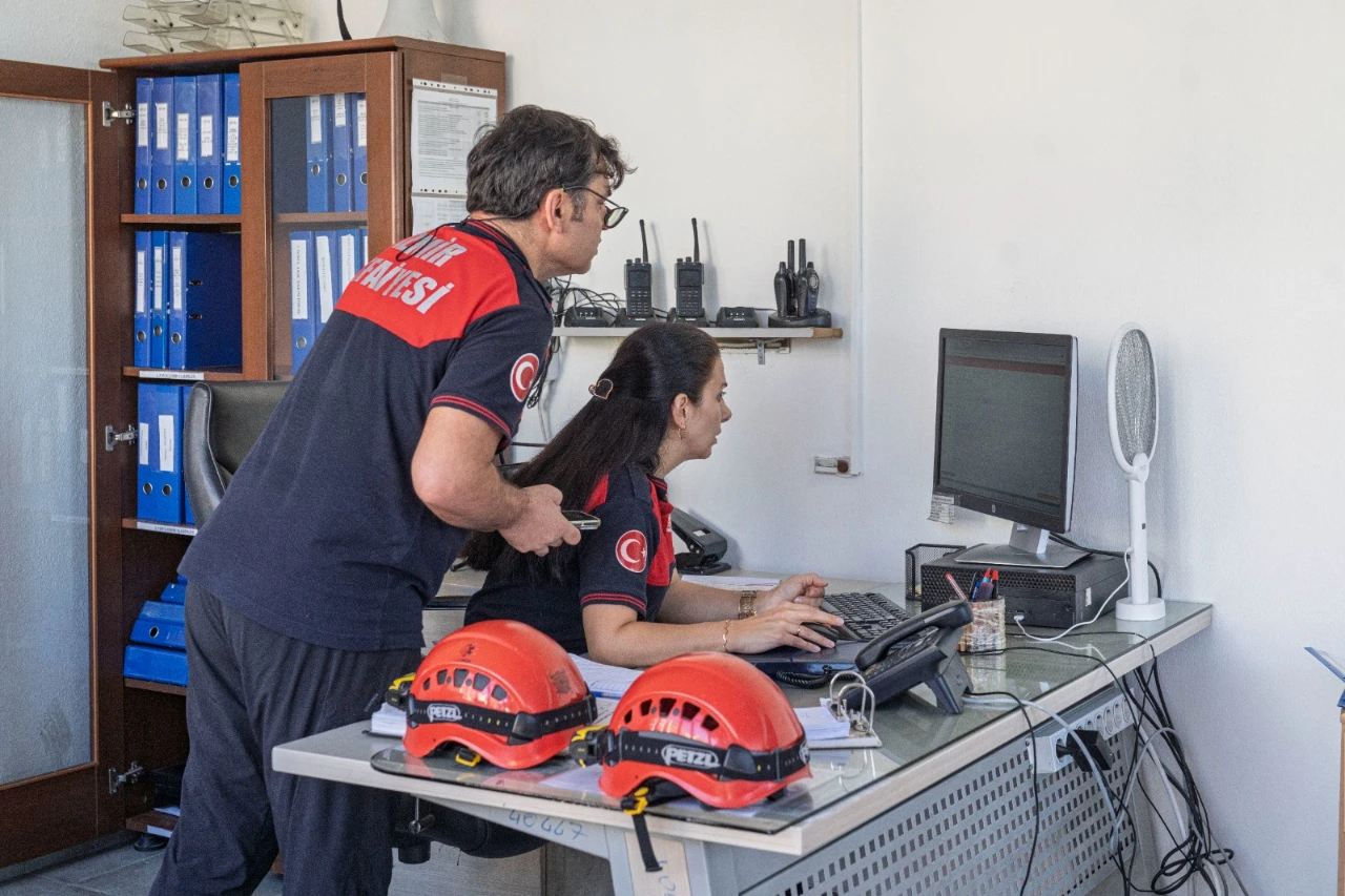Izmirde Itfaiye Ekibi Bu Kez Yeni Bir Hayata Yetisti Yenibakishaber (1)