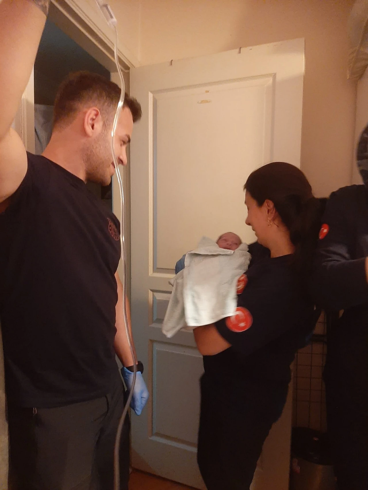 Izmirde Itfaiye Ekibi Bu Kez Yeni Bir Hayata Yetisti Yenibakishaber (3)