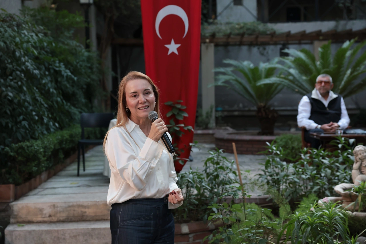 Izmirin Lezzet Hafizasi Ve Kemeralti Soylesiye Tasindi Yenibakishaber (1)