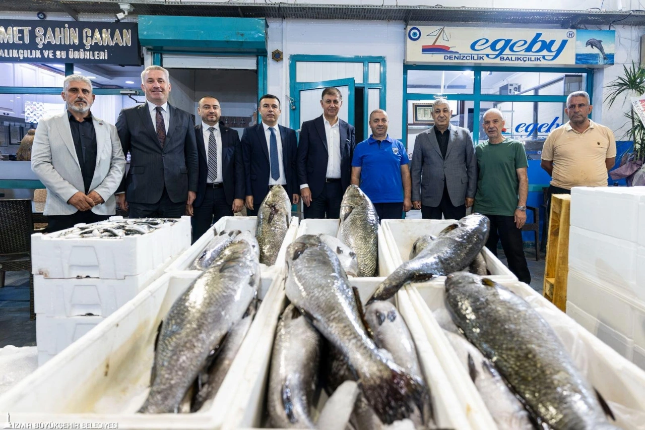 Izmirli Balikcilar Vira Bismillah Dedi Ilk Baliklar Tezgahta Yenibakishaber (3)
