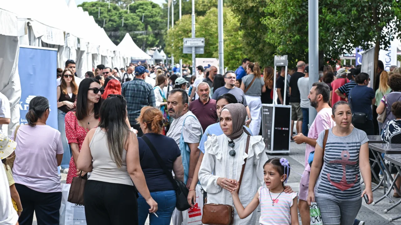 Izmirliler Izkitap A Buyuk Ilgi Gosterdi Yenibakishaber