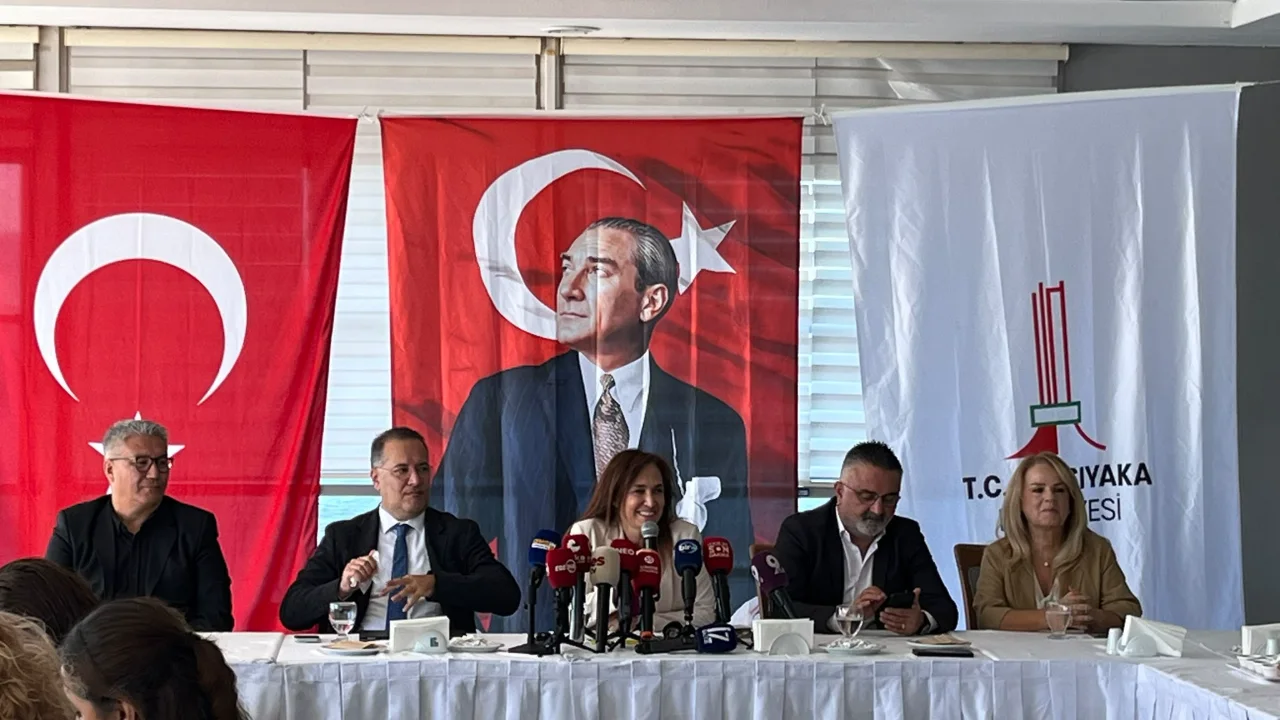 Karsiyakada Billboard Krizi Mesele Billboard Degil Emekcinin Alin Teri (2)