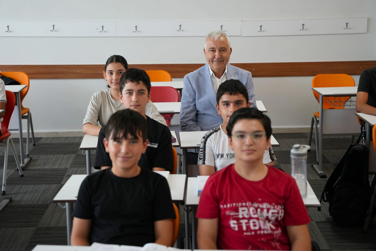 Kemalpasa Belediyesi Yuzlerce Genci Gelecege Hazirliyor Yenibakishaber (1)