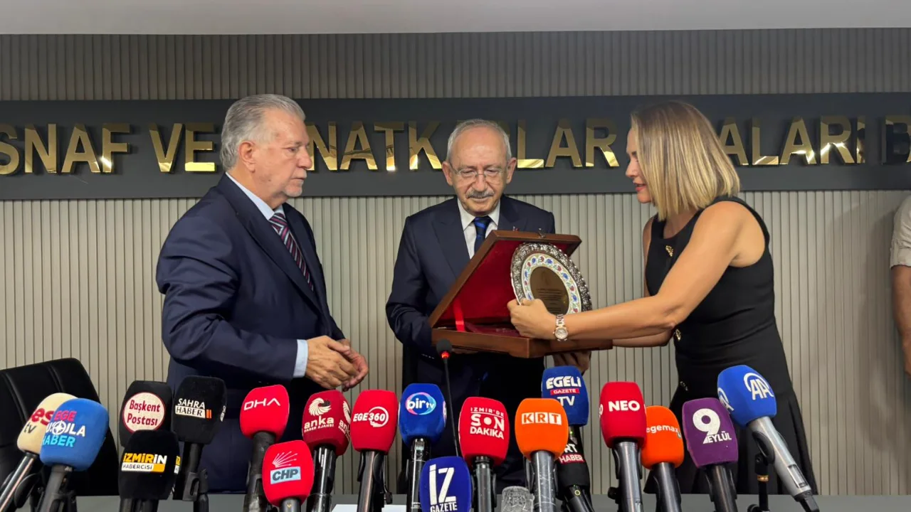 Kilicdaroglu Izmirde Esnaf Ve Sanayiciler Ile Bir Araya Geldi Yenibakishaber (2)