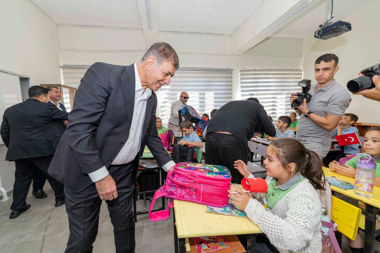 Kiziloba Ilkokulu Yenilendi Baskan Tugay Ogrencilerle Bulustu Yenibakishaber (1)