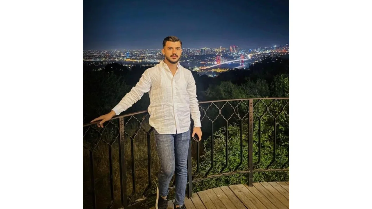 Koyun sürüsüne çarpan otomobilin sürücüsü kurtarılamadı