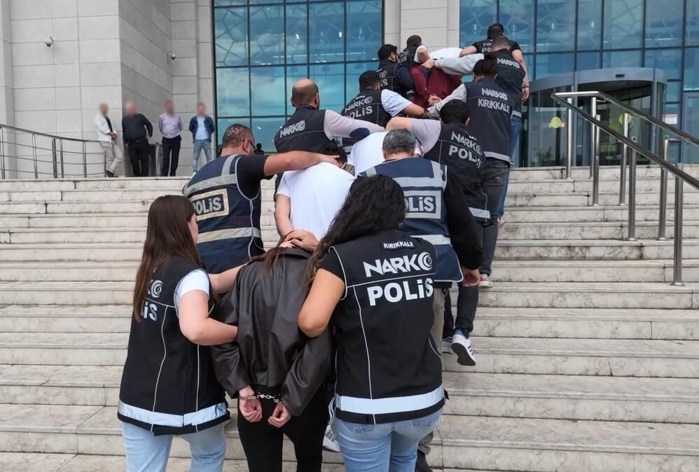 Narkotik ekiplerinden dev operasyon: 107 bin 200 hap ele geçirildi